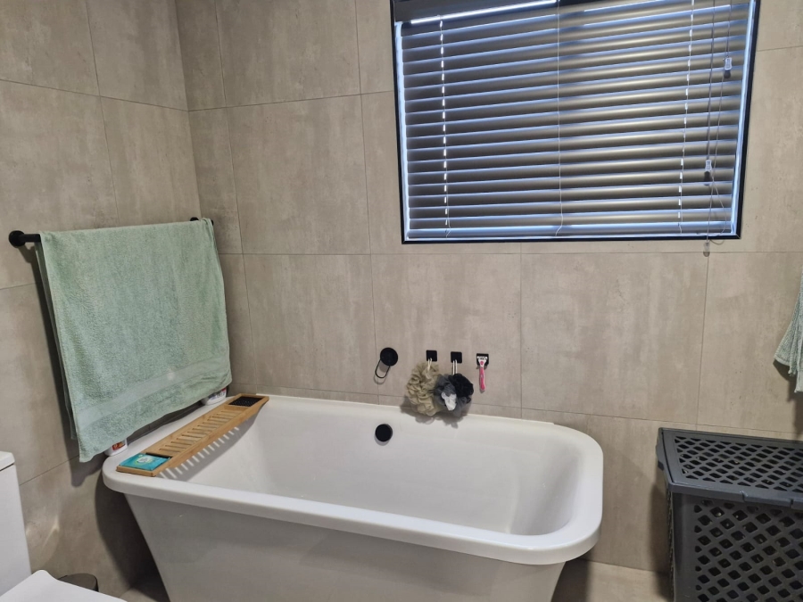 3 Bedroom Property for Sale in Somerton Estate Free State